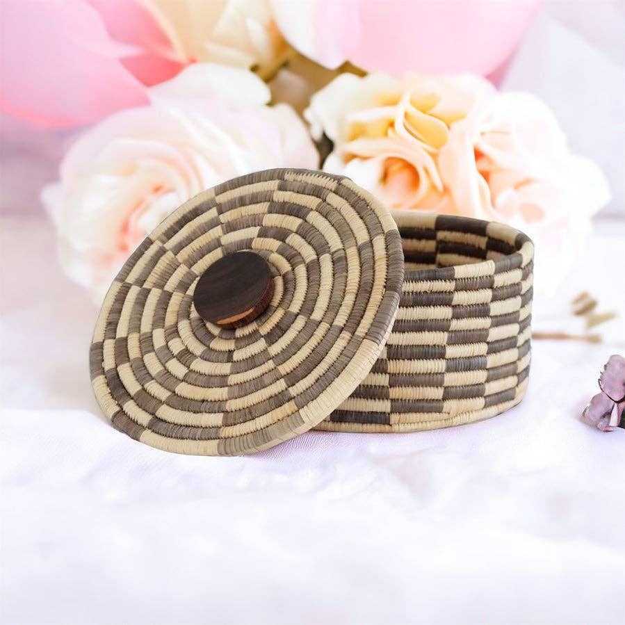 The African Home Goods - Venta al por mayor Cestas - Cesta clásica de almacenamiento cilíndrica tejida con tapa: cestas Sunga con tapa, color marrón6