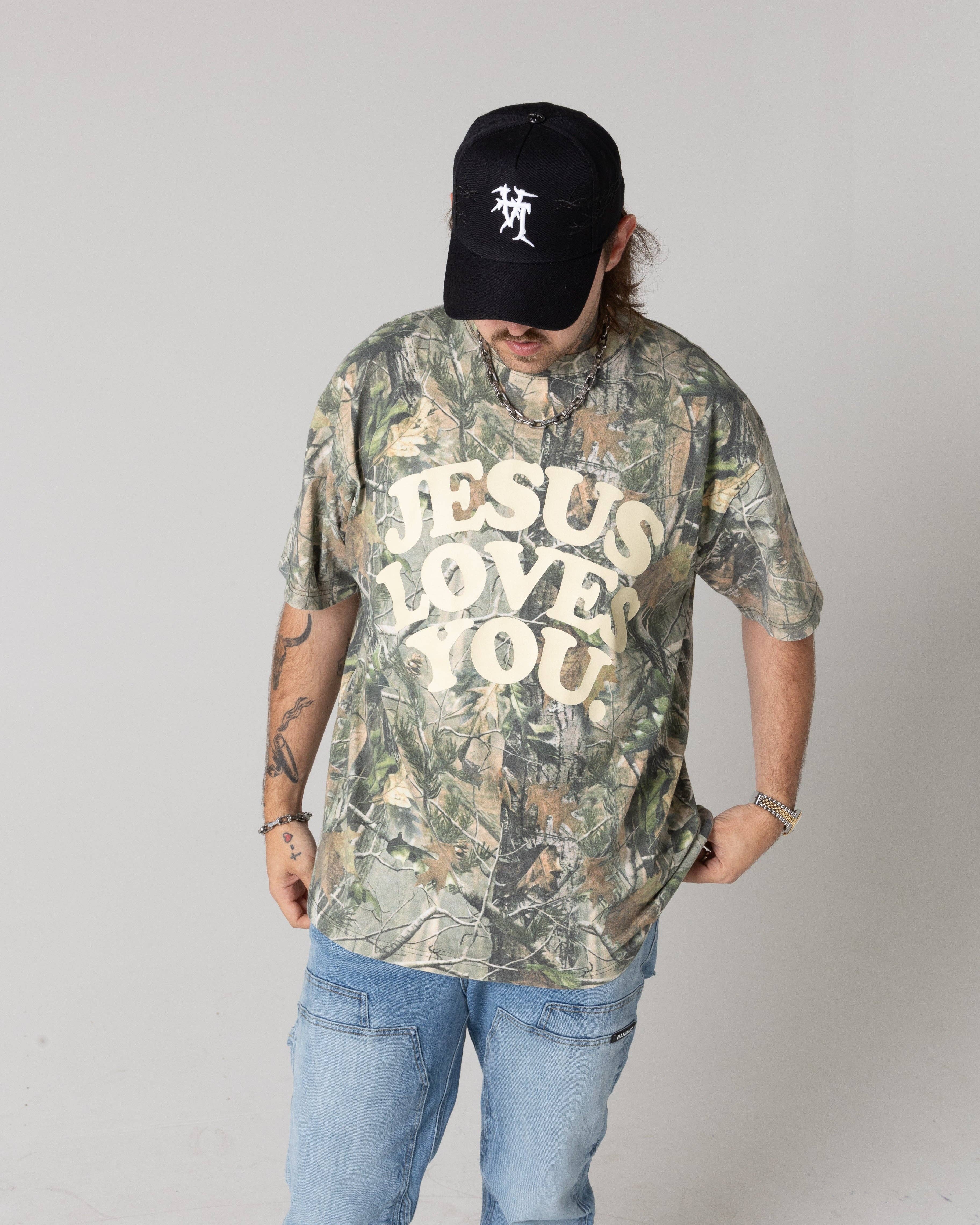 Jesus Loves You Company – wholesale T-shirts med screentryck – Dam – LMTD || Tungvikt Camo T-shirt || Oversized {Klar för leverans}1