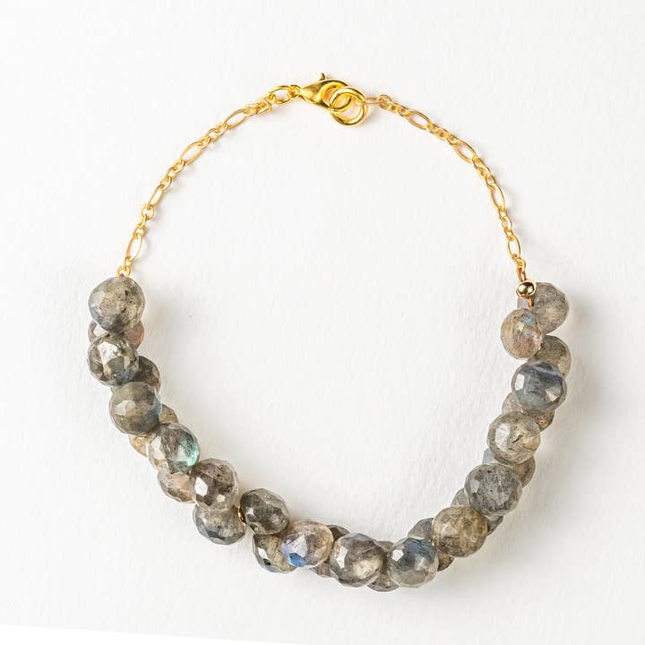 Bracelet manchette Labradorite pour la vente par Be the Light Malas