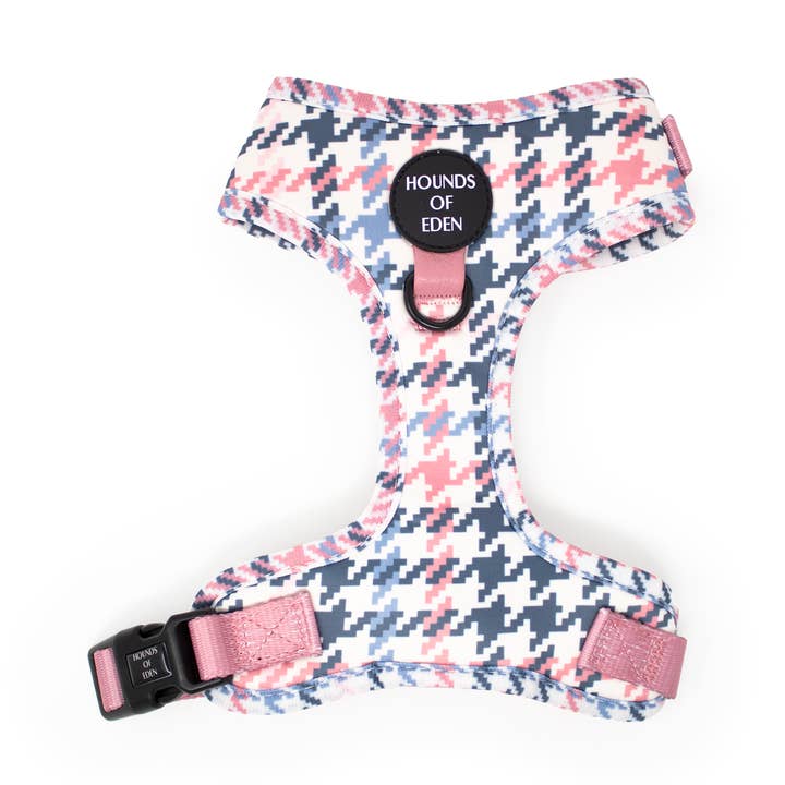 Harnais pour chien Pink Houndstooth (XXS-XS) pour la vente par Hounds of Eden