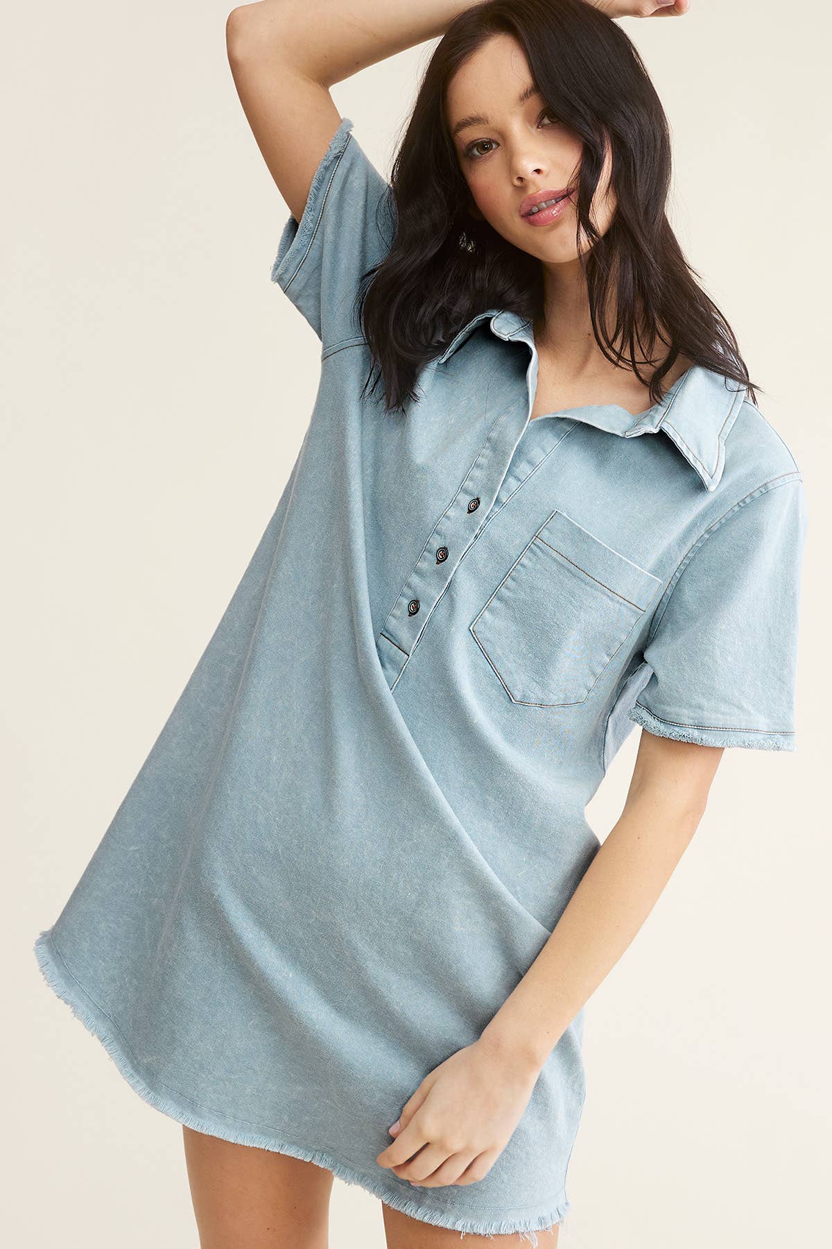 Cielo MCD9319-Abito a tunica in denim chiaro con bordo grezzo lavato minerale in vendita all'ingrosso su Faire10