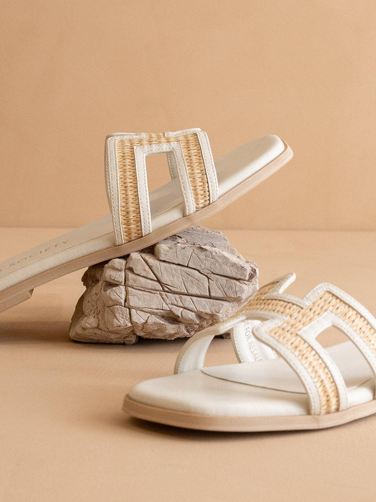 BLANC L'Ena | Sandale en raphia blanc à découpe H en vente sur Faire4