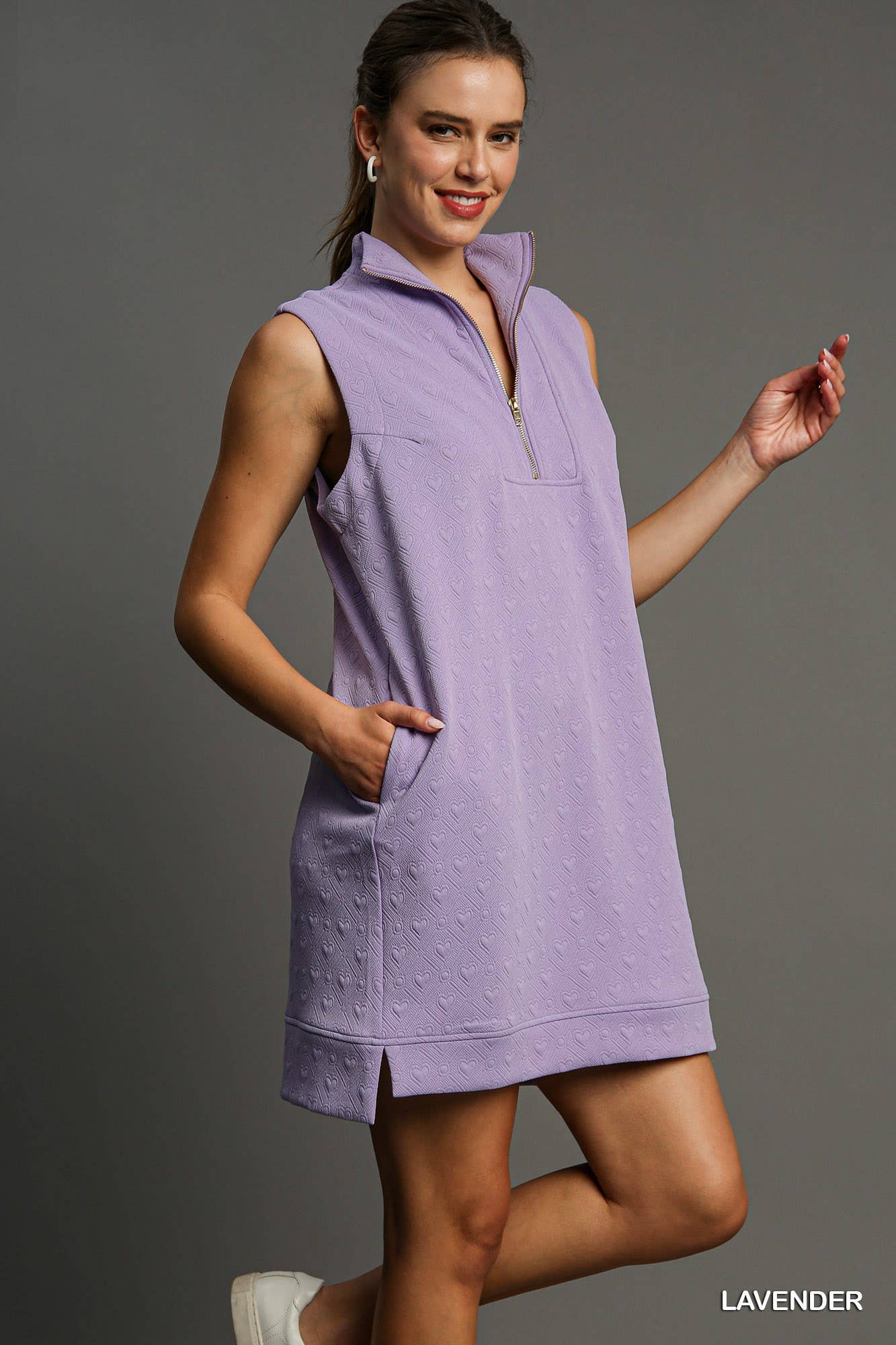 Plush Looks – wholesale Klänning - Dam – Hjärtstickad Jacquard ärmlös miniklänning med halv dragkedja5