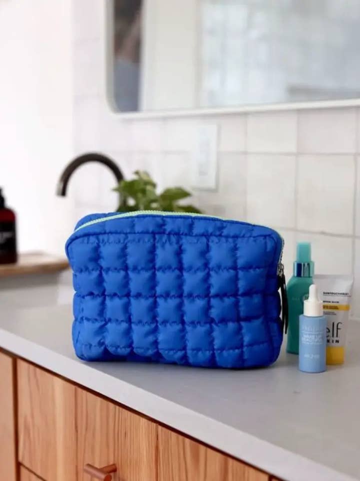 Cosmética On Cloud 9 Puffer (OPÇÕES DE 3 CORES) por atacado de Jadelynn Brooke