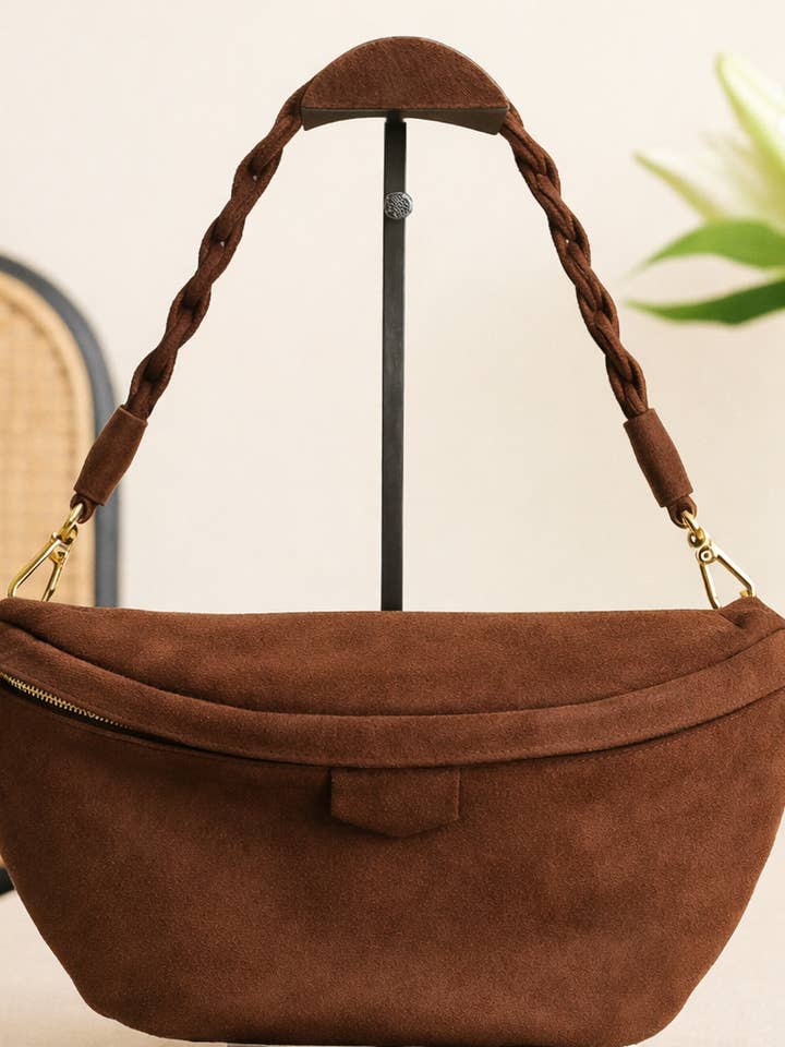 Emily chokladmocka slingväska (LS) för wholesale av AMIRA Collective