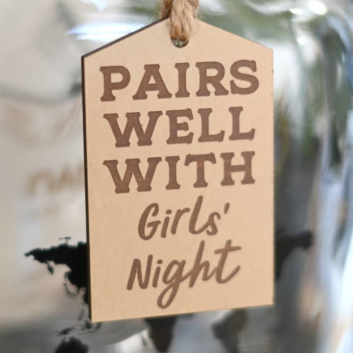 S'accorde bien avec l'étiquette de bouteille pour soirée entre filles pour la vente par Blue Studio Creative