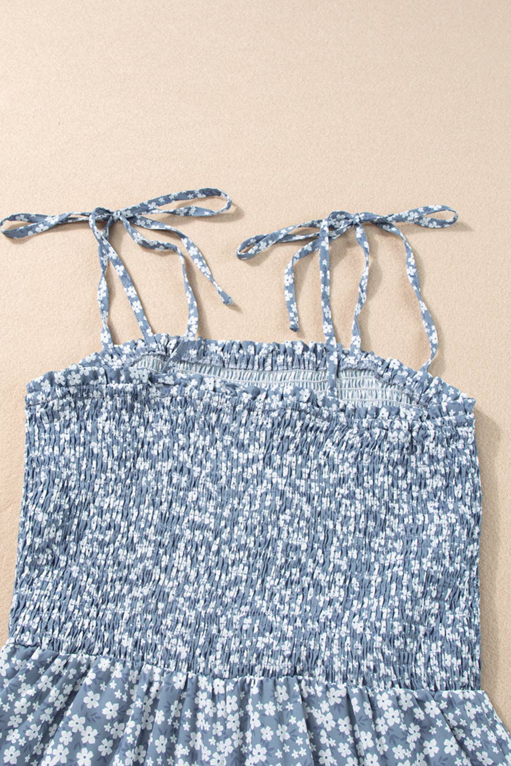 Lovesoft - Wholesale Jumpsuit - Dames - Jumpsuit met smalle bandjes en smockerlijfje en wijde pijpen en bloemenprint6