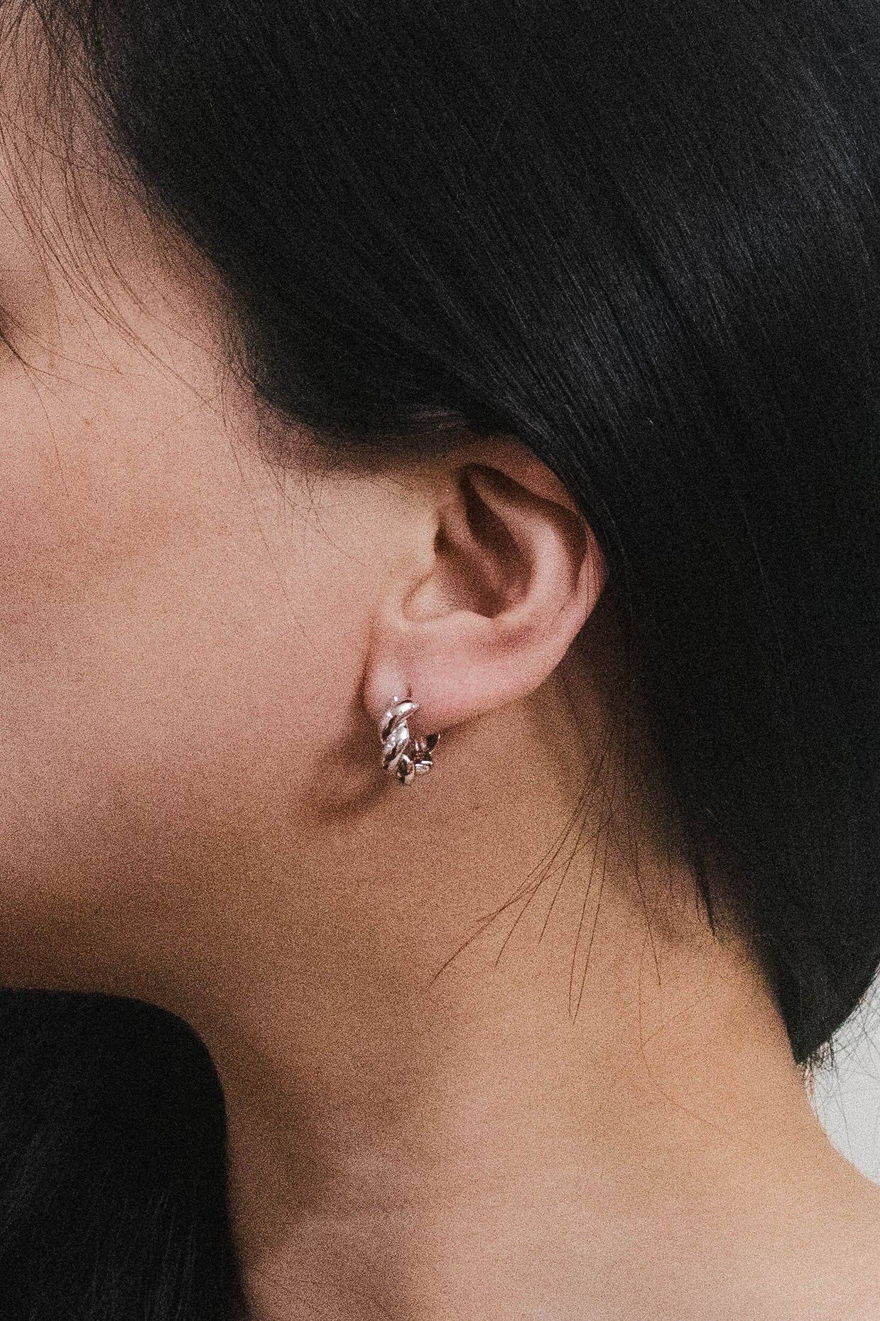 Lovoda - Wholesale Huggie Earrings - Twist Huggie Hoop Earrings | Silver1