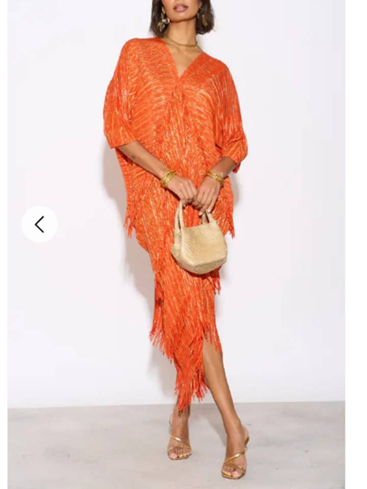 Meerlaags, geplooide midi-jurk met franjes en kwastjes in oranje voor wholesale door CY FASHION. LONDON