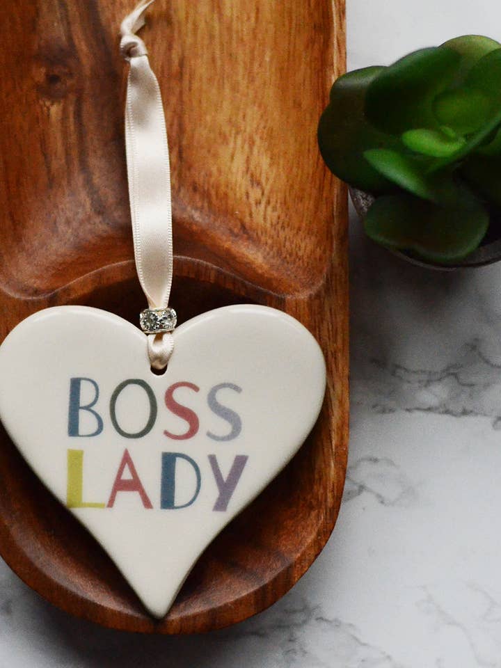 Coeurs de texte colorés pour la vente par Dimbleby Ceramics