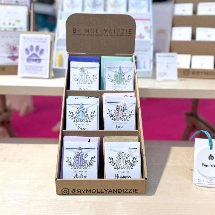 Présentoir entièrement chargé pour bracelets Crystal Mini Wish pour la vente par by Molly&Izzie