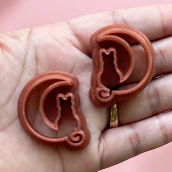 Emporte-pièce en argile polymère Chat noir Lune Miroir pour la vente par Roussell Prints and Demand LLC