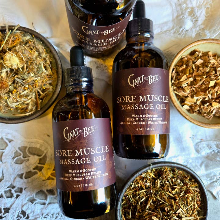 Huile de massage musculaire douloureuse pour la vente par Gnat and Bee