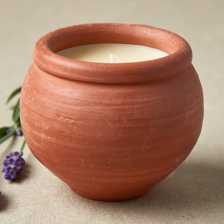 Vela de Terracota de Cera de Abeja Hecha a Mano - Aroma de Lavanda Karan para venta al por mayor de Dalit Goods Co