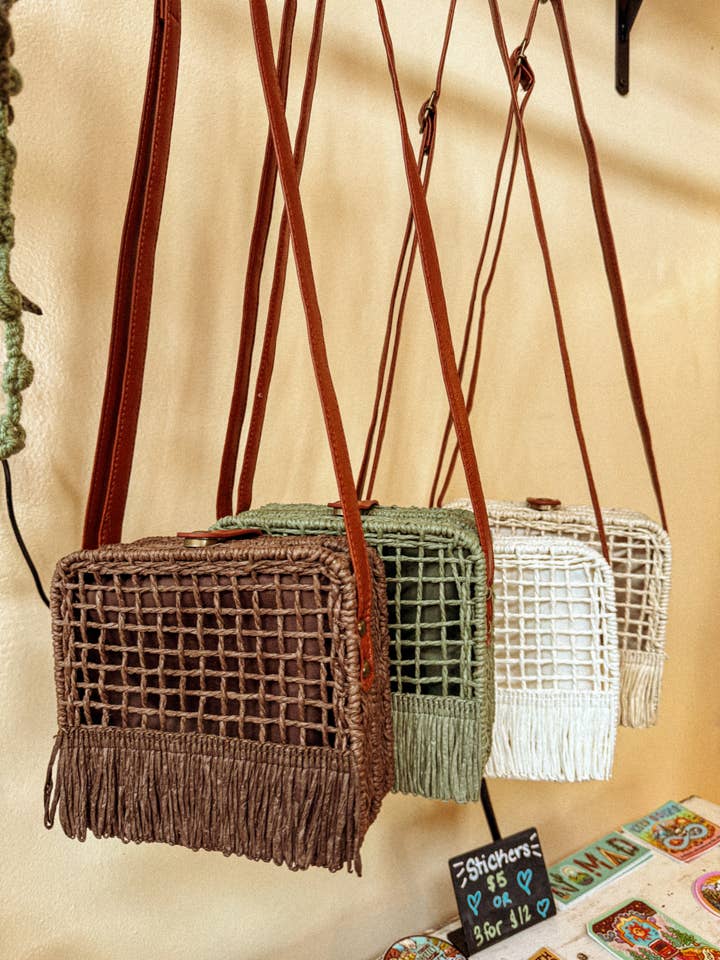 Sac panier bohème en paille naturelle de palmier à franges, sac fourre-tout pour la vente par Gardenbelle Shop