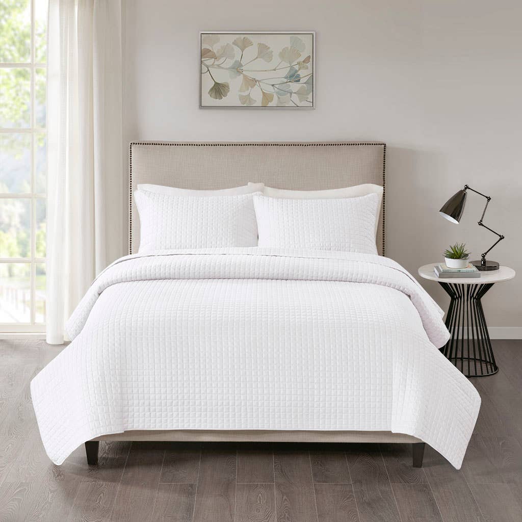 Olliix - Wholesale Bedding Set - Checkered Quilted 3-Piece Reversible Coverlet Set, White1
