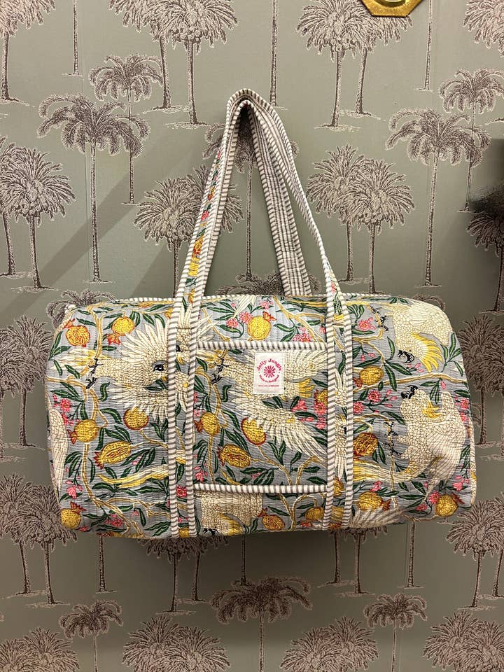 Cacatoes travel bag for wholesale by Jolly Jungle