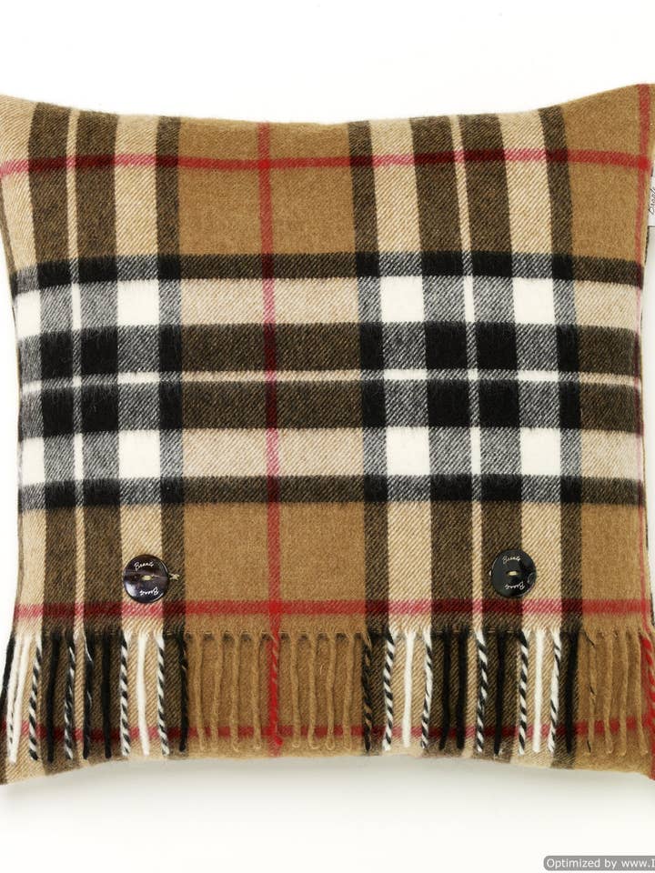 Laine d'agneau mérinos - Camel Thompson Tartan - Oreiller à carreaux pour la vente par Bronte Moon