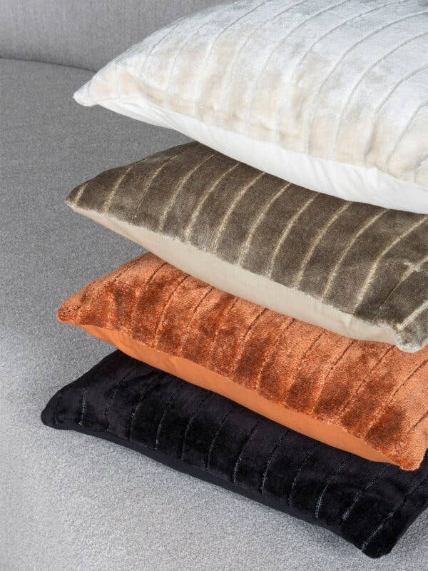 Home67 - Wholesale Throw/Decorative Pillow - Juul Black pillow 45 x 45 cm1