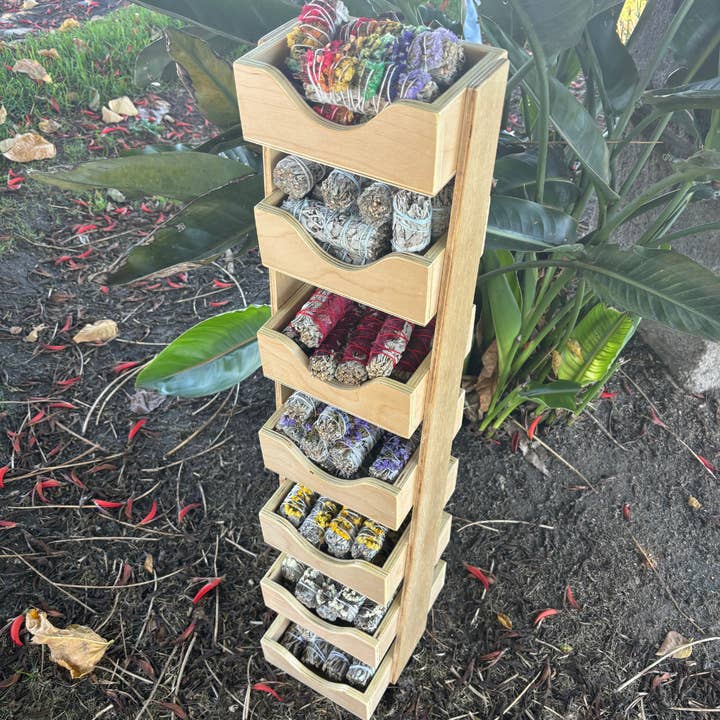 Présentoir en bois, 7 emplacements avec sauge pour la vente par Earths Elements Wholesale
