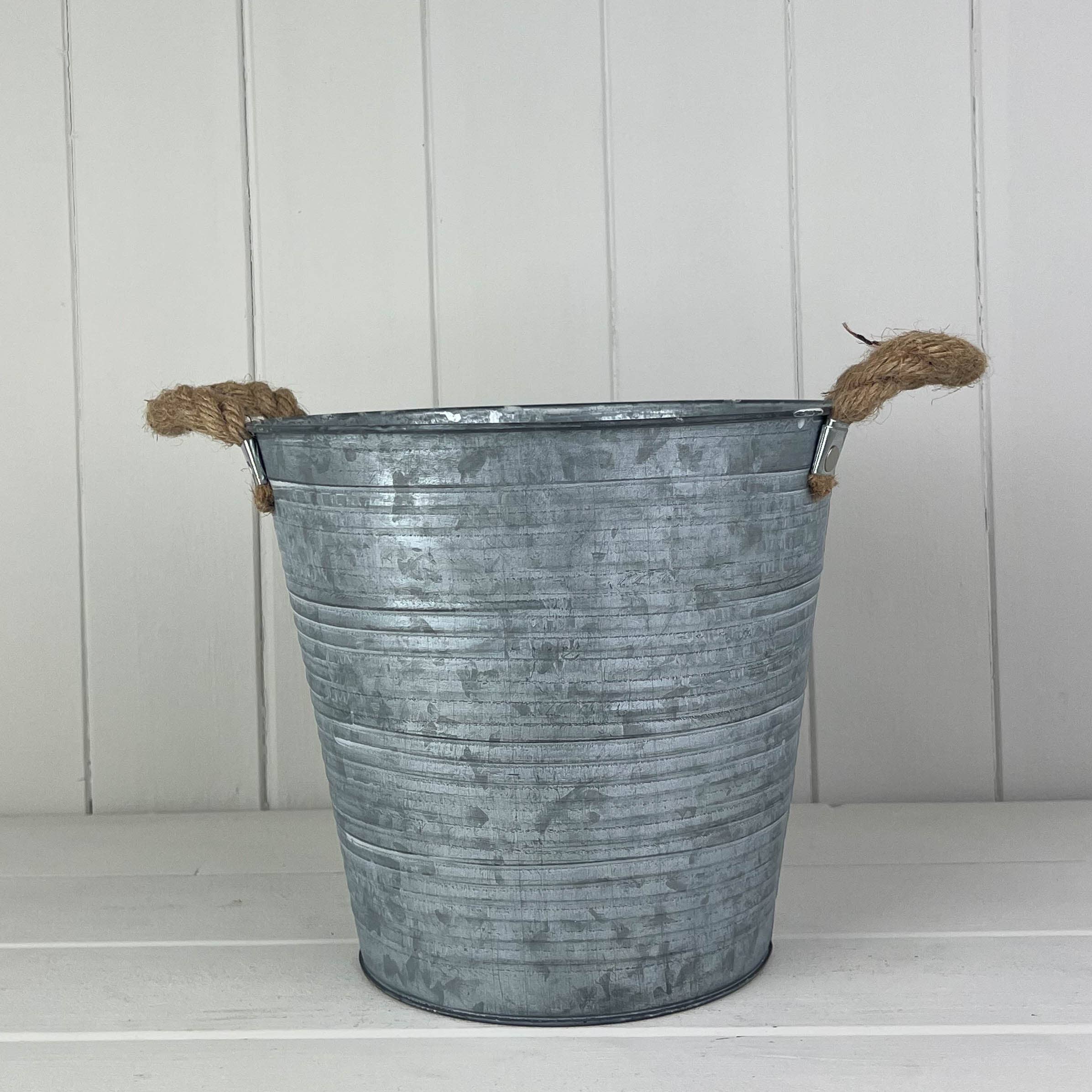 Satchville – wholesale Plant pot – Ribbed Zinc Bucket With Hessian Ears0