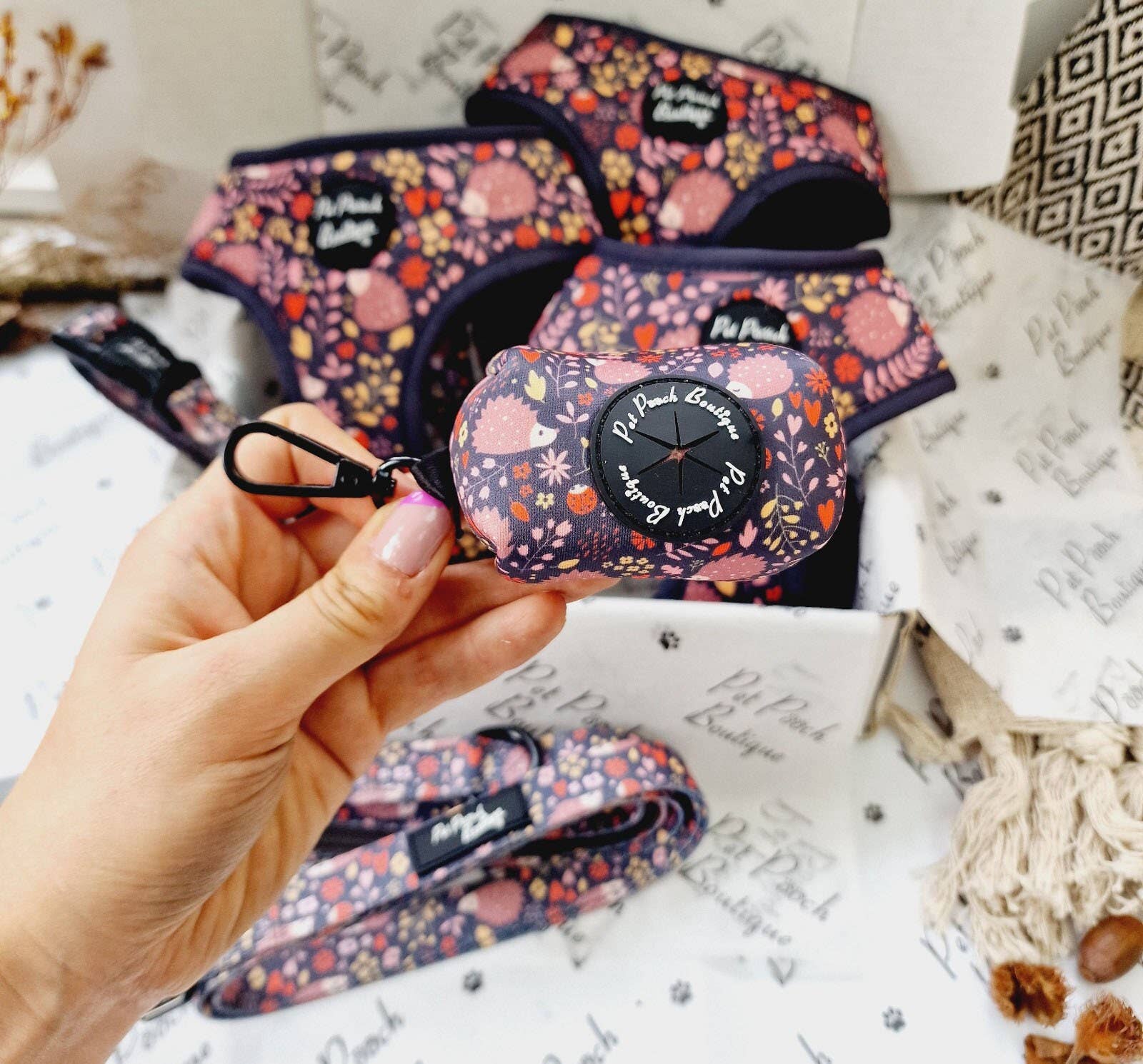 Pet Pooch Boutique – Engroshandel Hundeposedispenser – Woodland Hedgehog Dog Poo taskeholder* Gratis rulle poposposer2