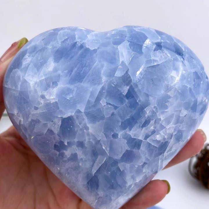Moon Rituals – Engroshandel Spirituelle sten og krystaller – Blå Calcite Celestine Heart Crystal - Fred og kommunikation2