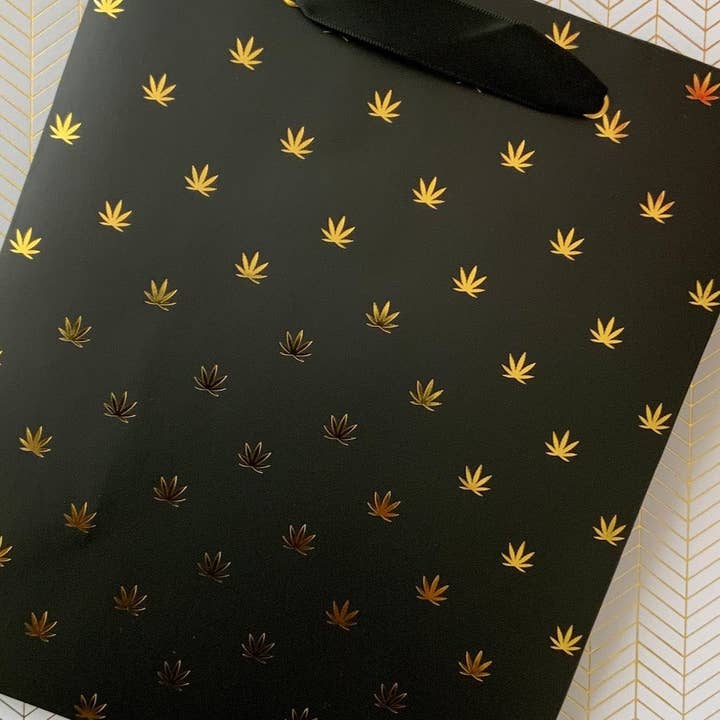 KushKards - Wholesale Gift Bag - Black & Gold Pot Leaf Print Luxury Gift Bag