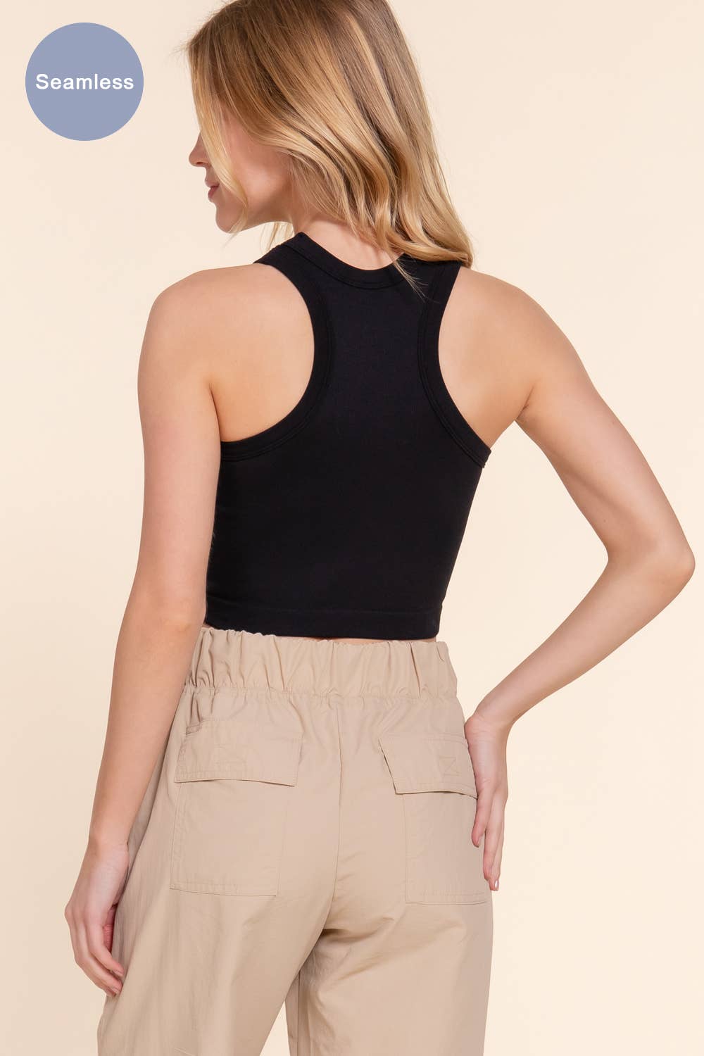 Active Basic | Active USA – Großhandel Strickoberteil – Damen – Ärmelloses, nahtloses Ripptop mit Rundhalsausschnitt1