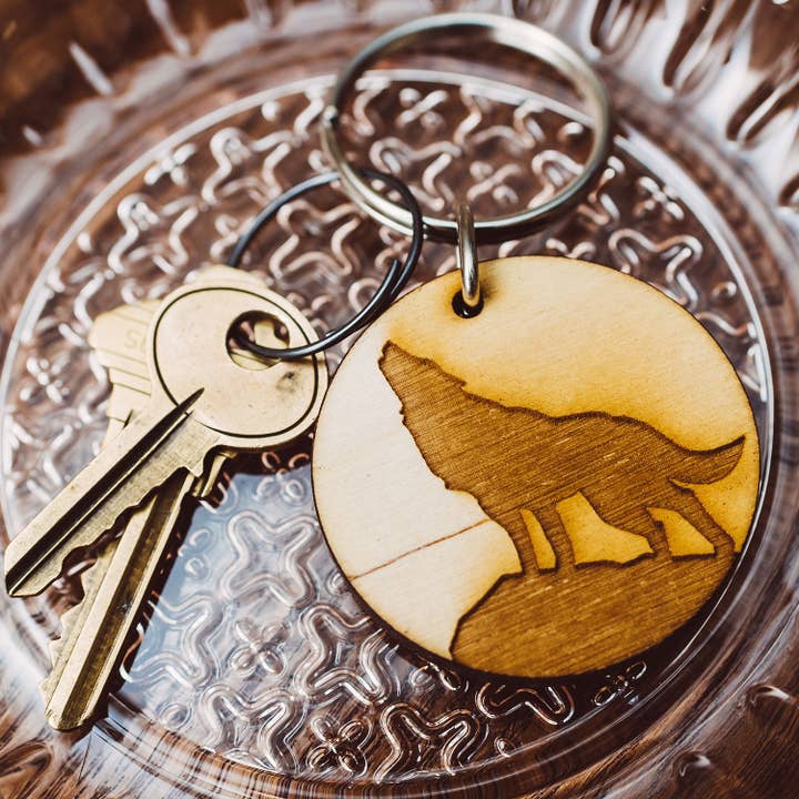 Most Amazing – Großhandel Schlüsselanhänger – Unisex – 50% RABATT - Heulender Wolf Holzschlüsselanhänger
