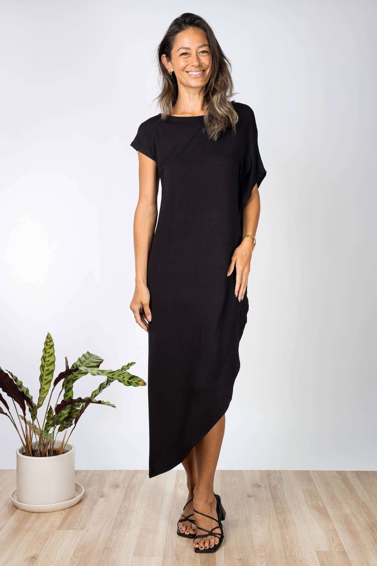 Ten Tomorrow – Großhandel Kleid – Damen – Lola Asymmetrisches Kleid (Black)0