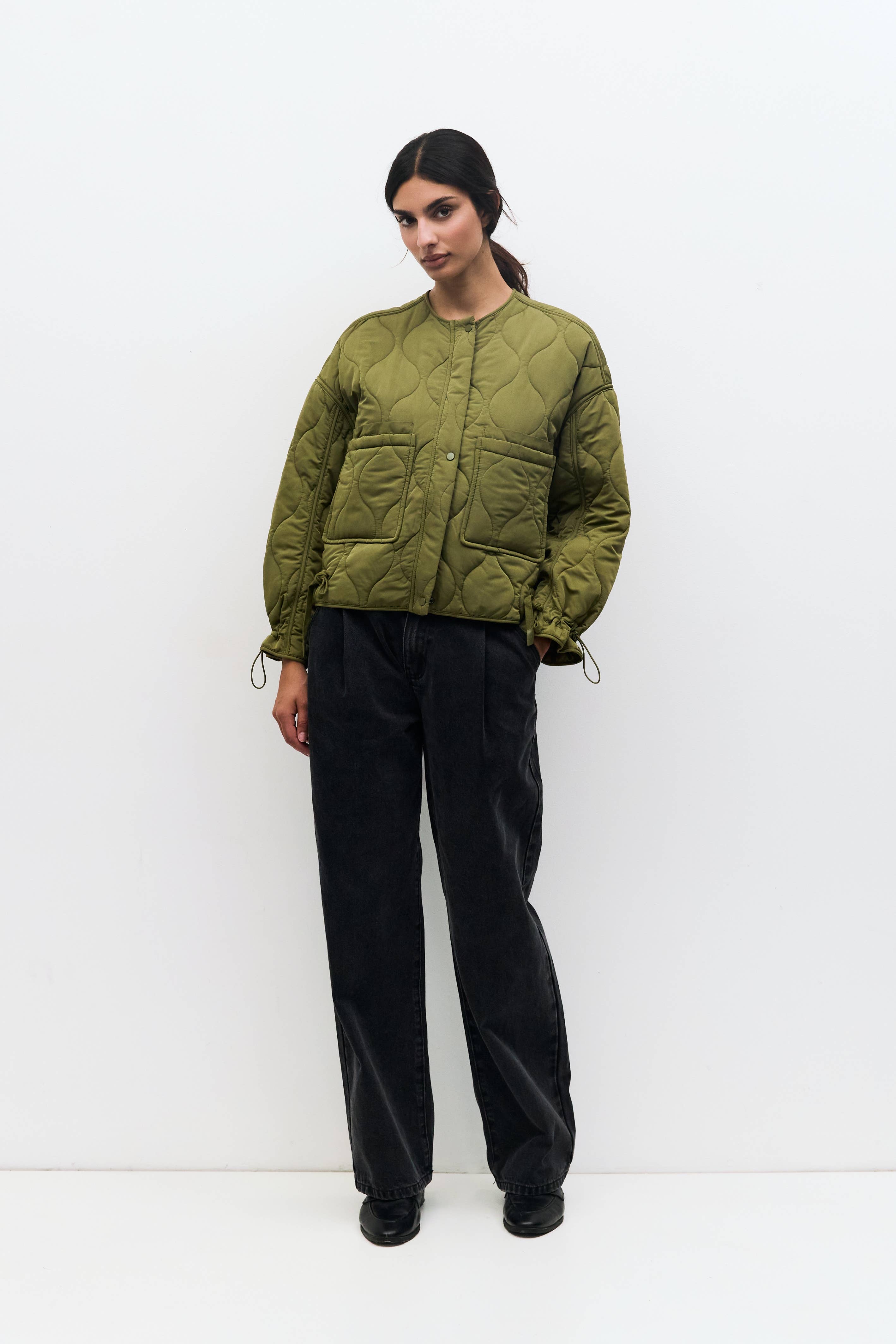 MOD REF – Großhandel Jacke – Damen – The Kara Jacket | Gesteppte Jacke mit Reißverschluss0