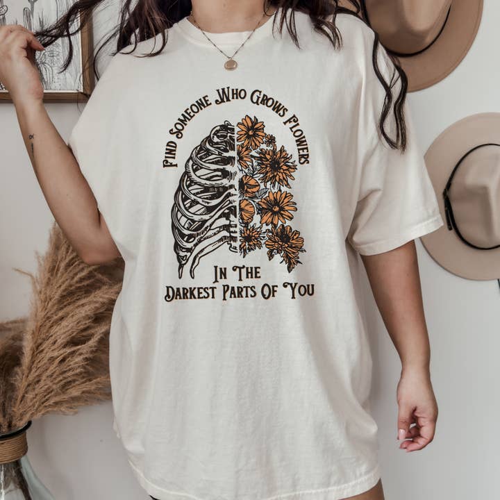 Camiseta con estampado Darkest Parts of You para venta al por mayor de The Hive Boutique Wholesale