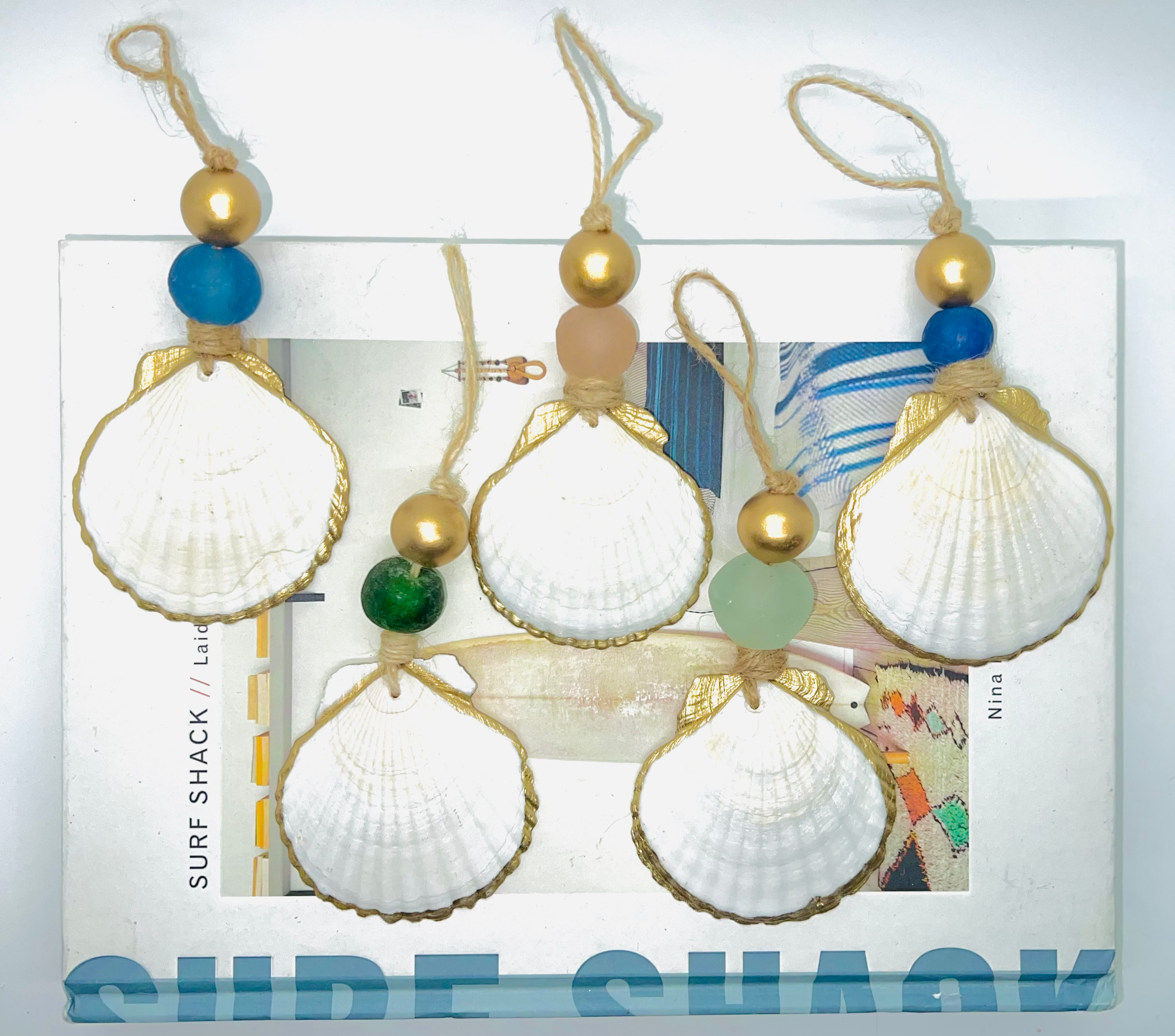 The Gilded Shell - Venta al por mayor Adornos - Adorno navideño costero de vieira dorada7