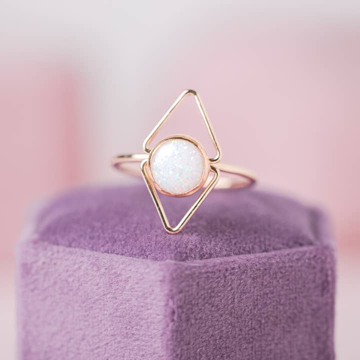 Mineral and Matter - Venta al por mayor Anillos grandes/de cóctel - anillo de ópalo deco anillo art déco triángulo piedra de ópalo grande1