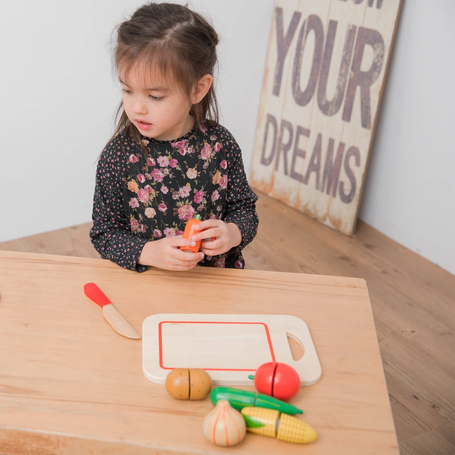 New Classic Toys EU - Vendita all'ingrosso Set di giocattoli - Bambini - Set da taglio per verdure su tagliere - 8 pezzi1