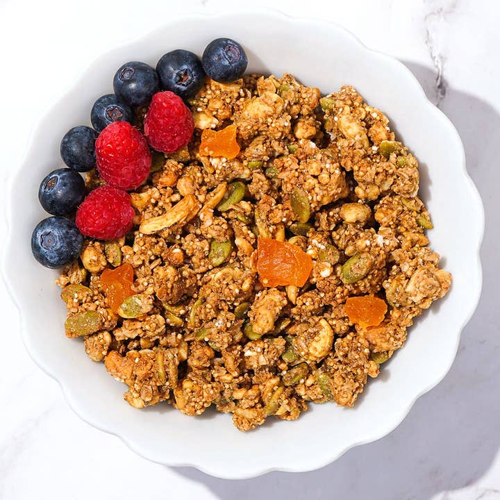 Aprikos, kardemumma och ingefära granola för wholesale av Baker Island Foods