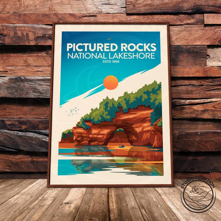 Imprimé de style traditionnel Pictured Rocks pour la vente par Studio Inception