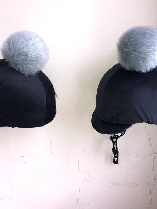 Grå Pompom för wholesale av Happy Headbangers Club