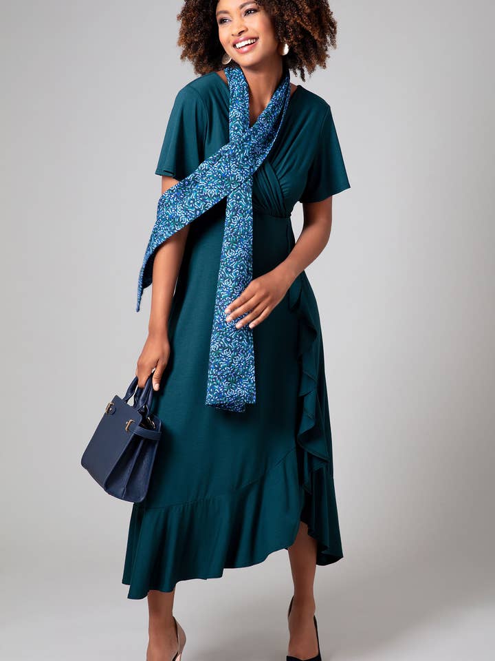 Écharpe tissée Azra à motif floral bleu et vert pour la vente par Alie Street