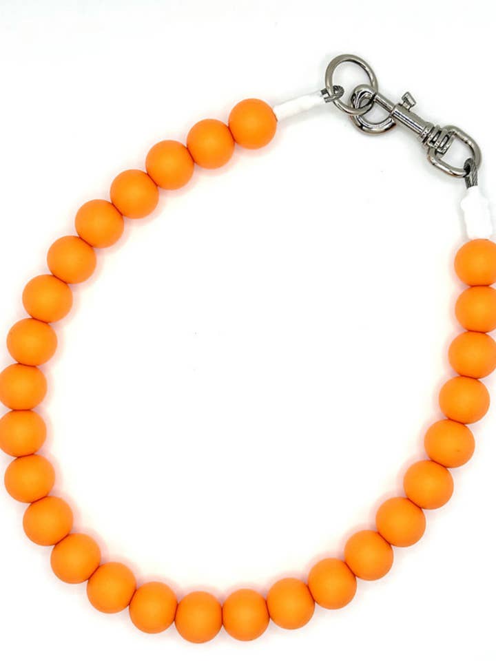 Collier pour chien en perles pêche floue pour la vente par Dainty Paws