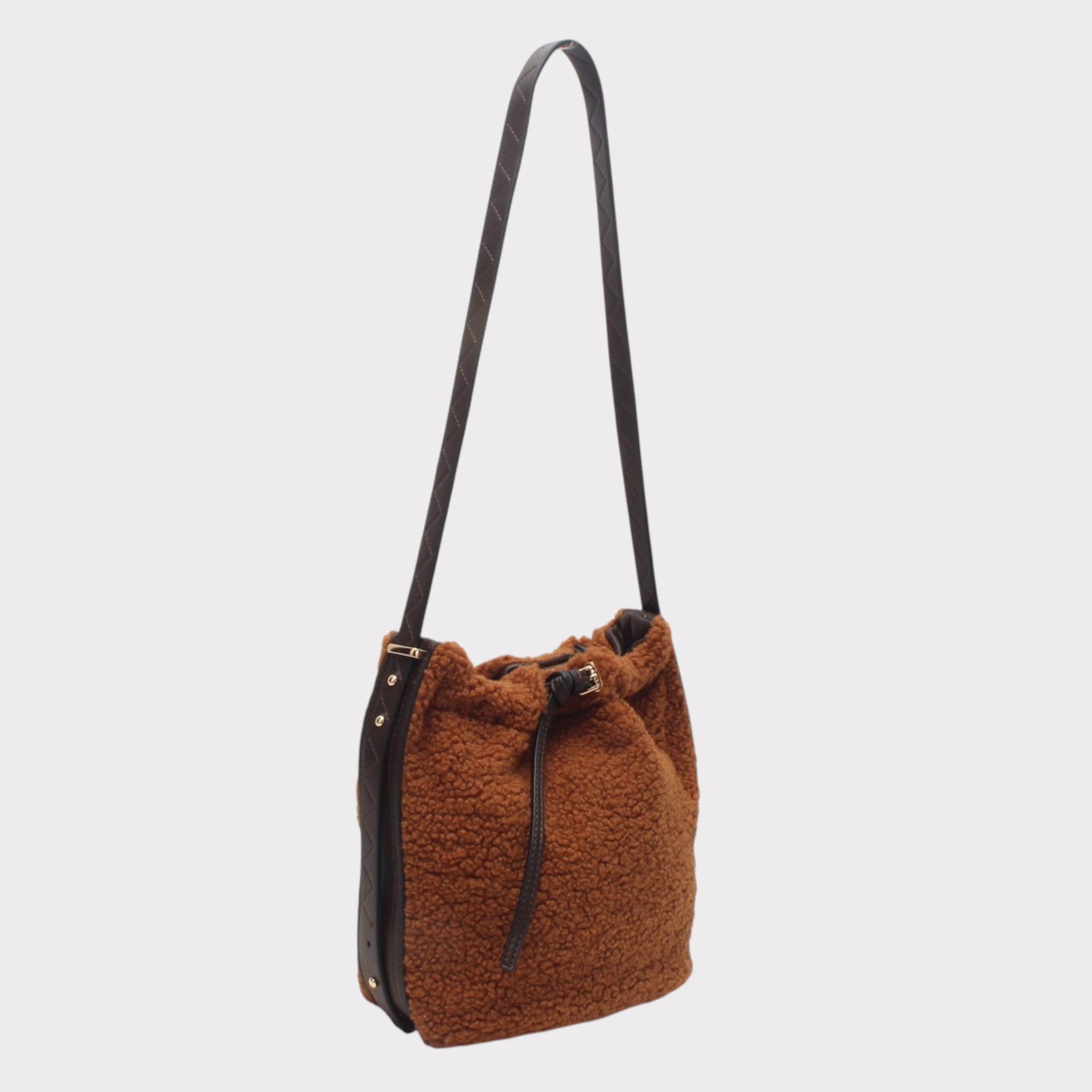 BESTINI - Vente Sac porté épaule – femme - Sac sceau mouton, avec serrage et fermoir aimanté5