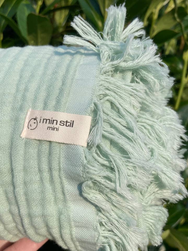 Couverture enfants menthe en mousseline de coton 90x110cm pour la vente par I MIN STIL