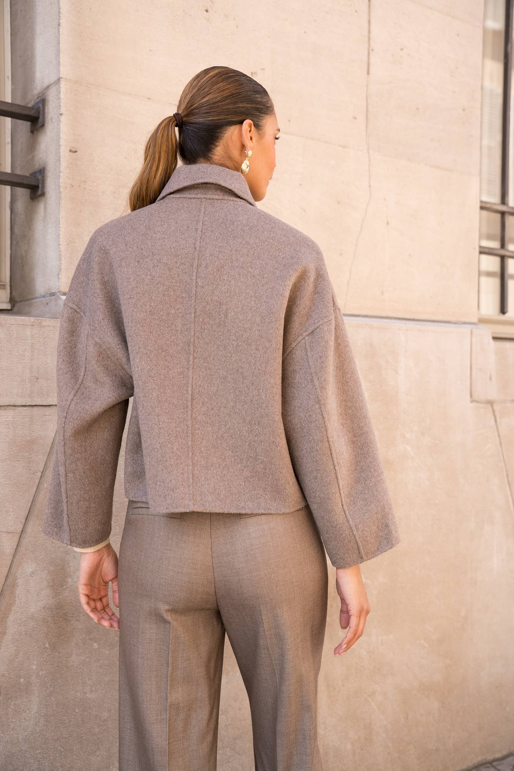 Attentif Paris - Wholesale Coat - Women's - Hand-sewn short coat in blended wool with zip closure46