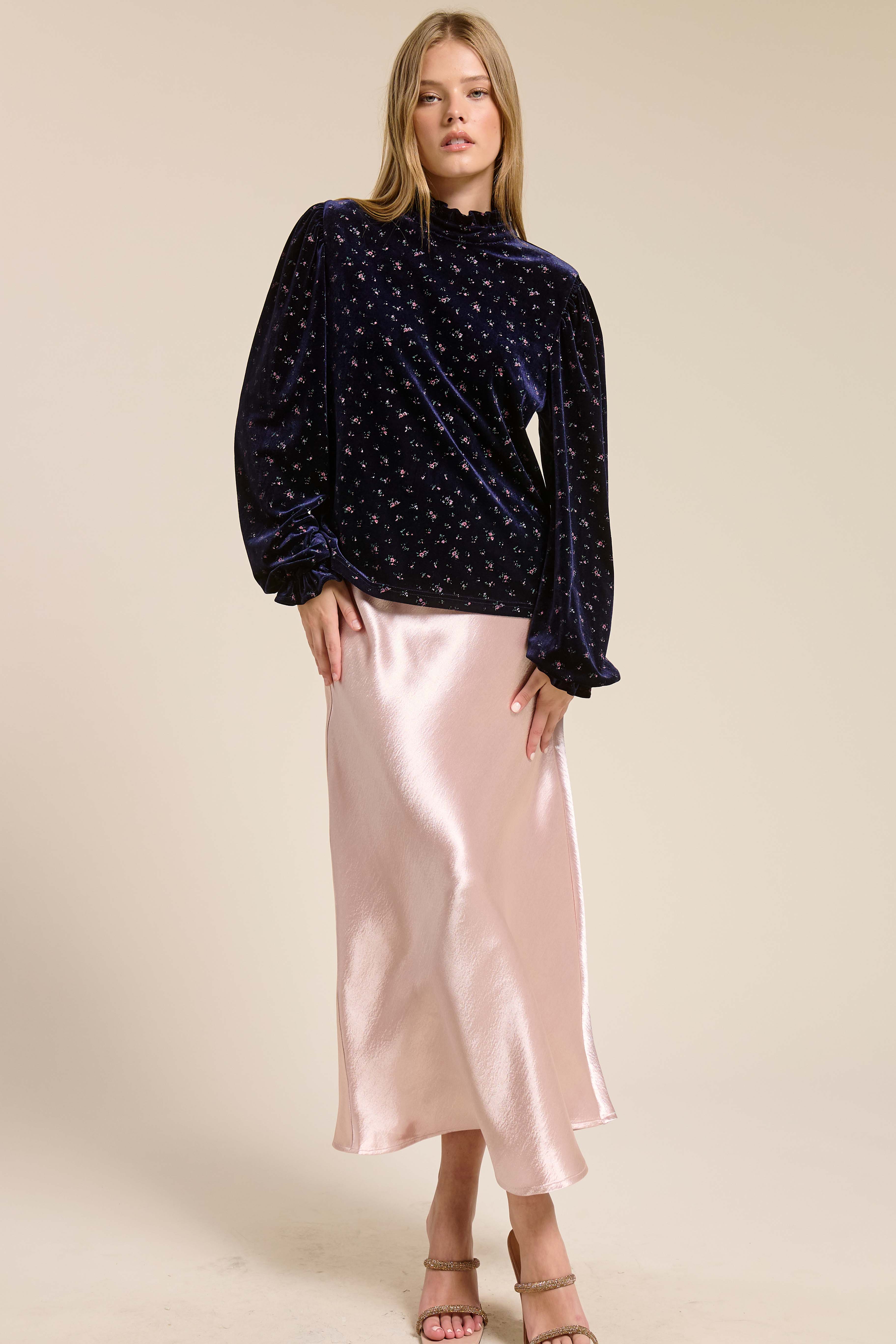 La Miel - Vente Chemisier – femme - HDT7718-Haut à manches longues avec col montant à volants en velours à motif floral19