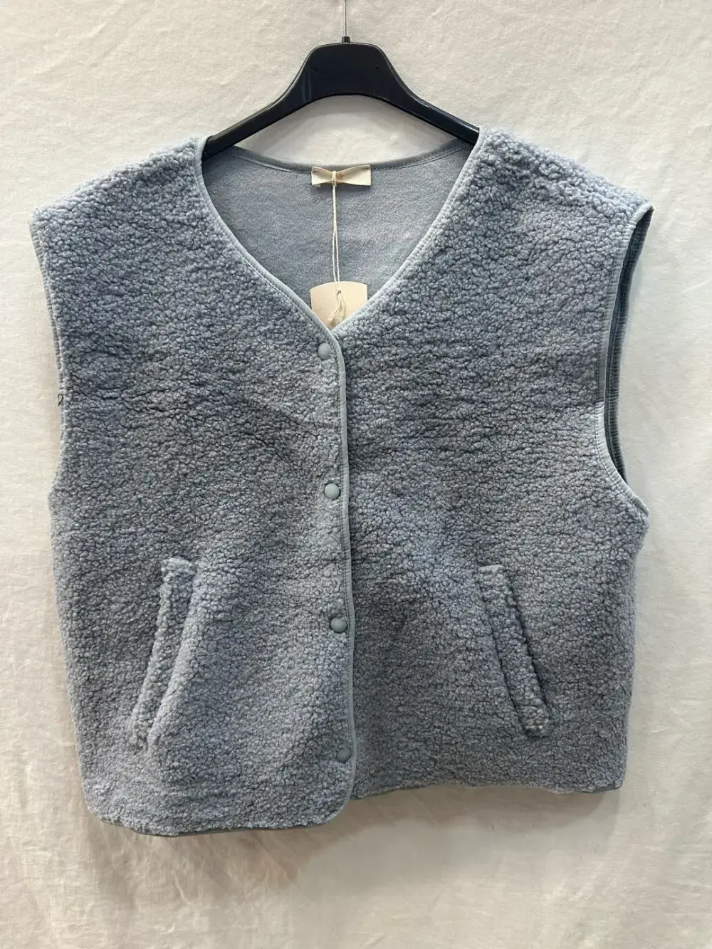 Mimi & Gogo – wholesale Outerwear Vest - Women’s – Buttoned Fleece Vest @3192_GiletMoumoute6