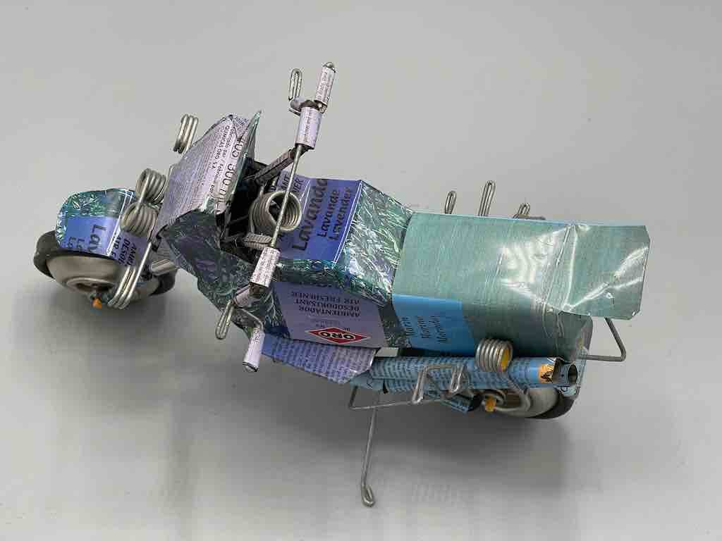 The Niger Bend - Wholesale Tafelbladdecoratie - Afrikaanse speelgoedmotorfiets van gerecycled metaal in blik - Burkina Faso34