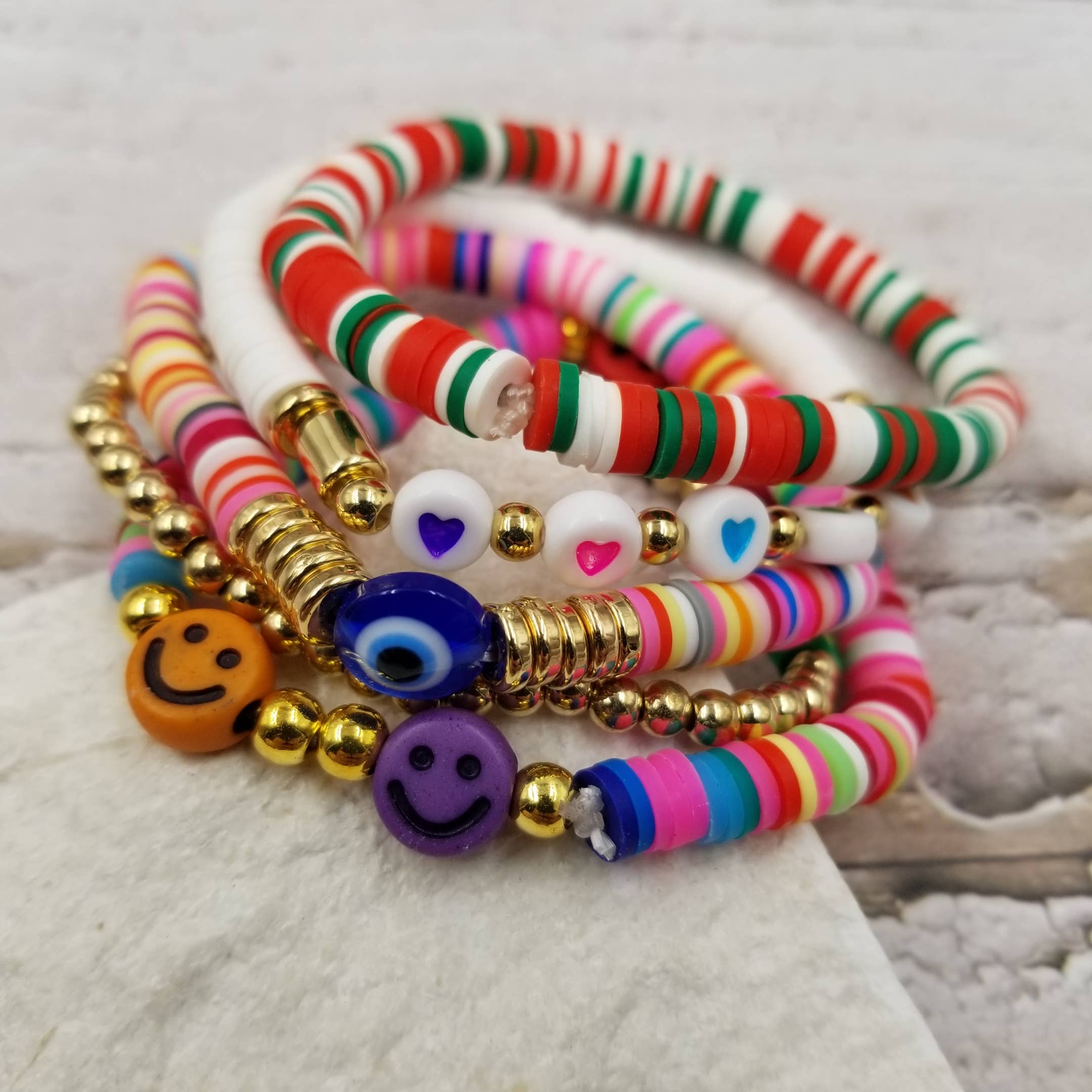 Treasure Wholesale – wholesale Smycken – Hjärta leende ansikte Christmas Clay Armband Set0