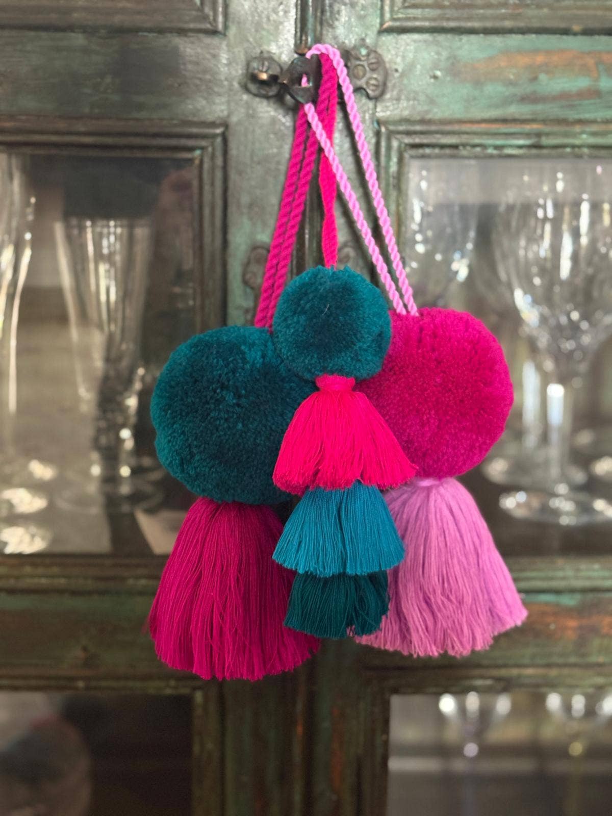 PomPom Galore – wholesale Juldekoration – Pom Pom Trio Tofs Juldekoration 5 cm, Juvelton Regal2