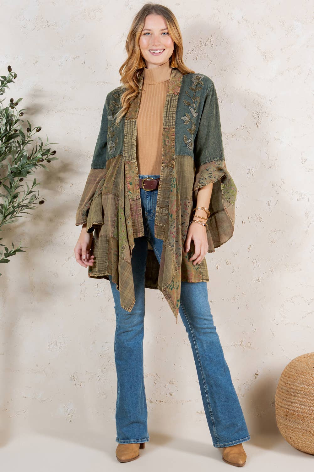 Young Threads – Großhandel Kimono – Damen – Westlicher Boho-Chic: Motivbestickter langer Jeans-Cardigan (NEU)7